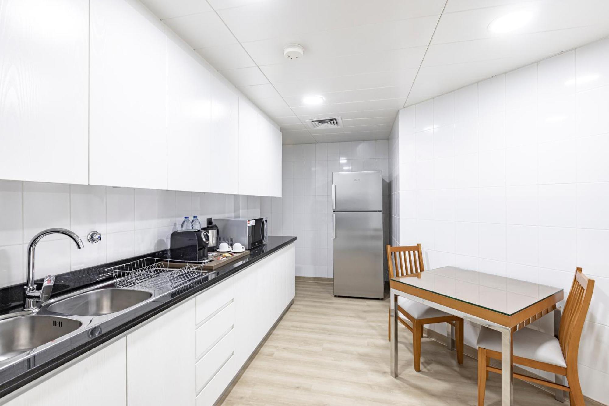 Golden Sands Suites Dubai Room photo