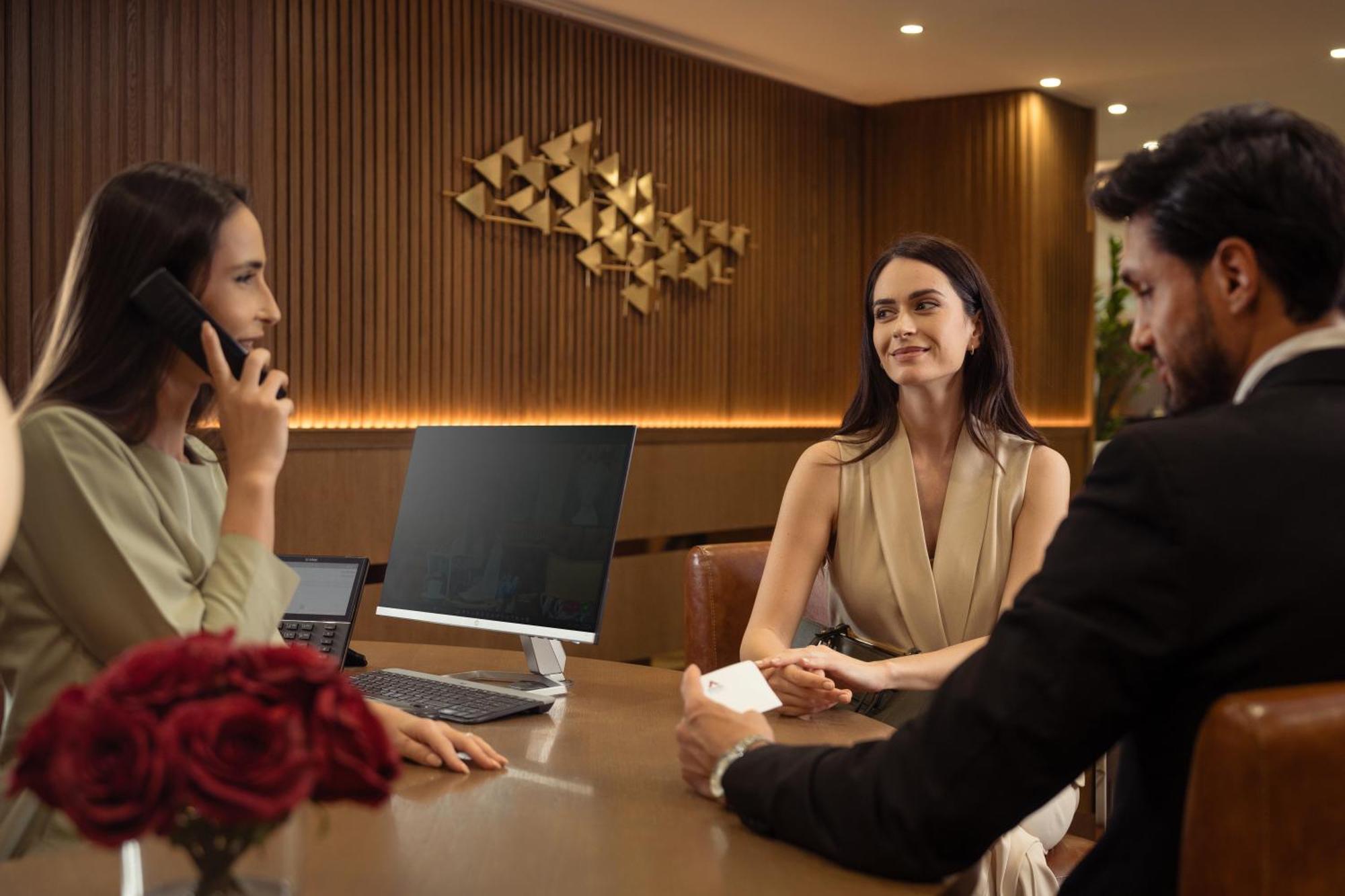 Golden Sands Suites Dubai Exterior photo